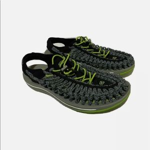 KEEN UNEEK WOMANS SIZE 8.5 SANDALS